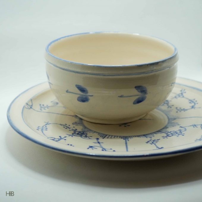 Beautiful blue and white plate and bowl set - Image 4