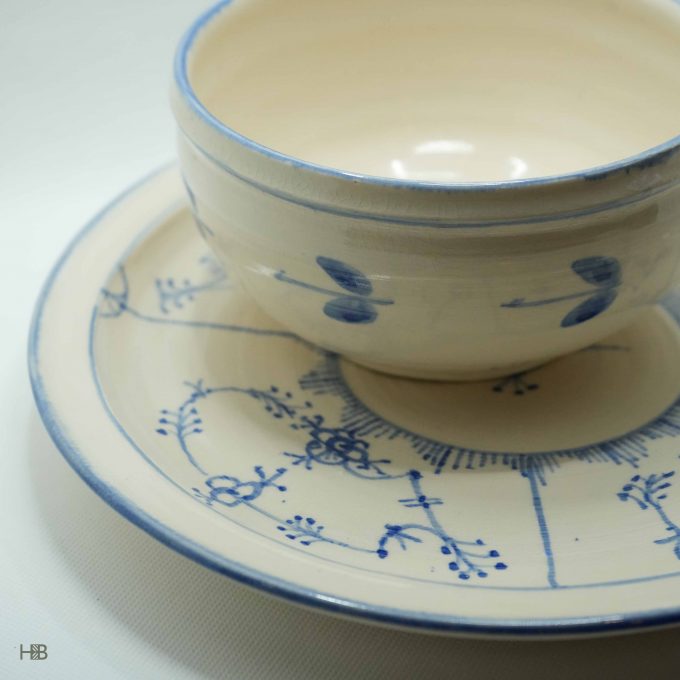 Beautiful blue and white plate and bowl set - Image 3