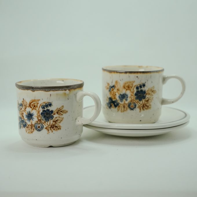 Royal Tudor cups and saucers - Image 5