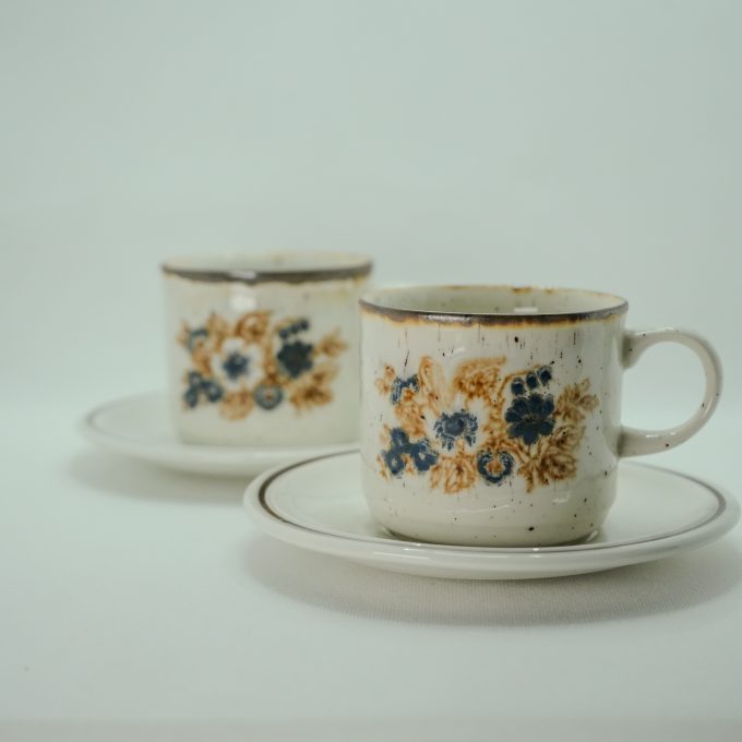 Royal Tudor cups and saucers - Image 4