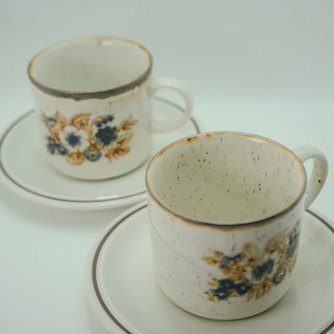 Royal Tudor cups and saucers - Image 2